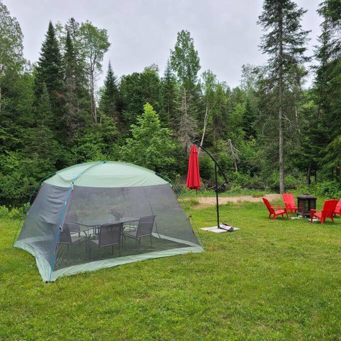 Chalet Riviere - Bord De Riviere - Romantique Сен-Алексис-де-Мон Екстериор снимка