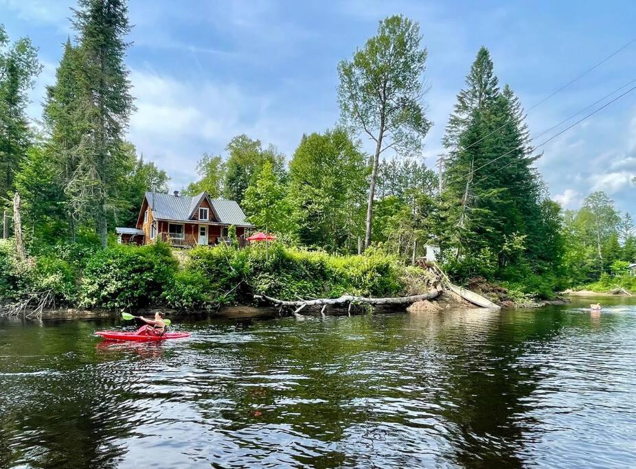 Chalet Riviere - Bord De Riviere - Romantique Сен-Алексис-де-Мон Екстериор снимка